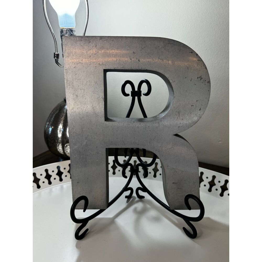 Vintage Industrial Chic metal letter - salvaged sign letter R - Picture 2 of 5